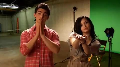 Oceans Bloopers - Joe Jonas and Demi Lovato 0839