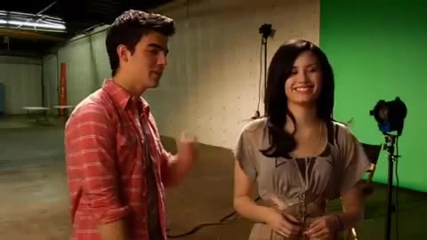 Oceans Bloopers - Joe Jonas and Demi Lovato 0876