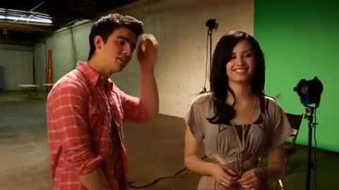 Oceans Bloopers - Joe Jonas and Demi Lovato 0879