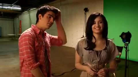 Oceans Bloopers - Joe Jonas and Demi Lovato 0880