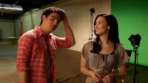Oceans Bloopers - Joe Jonas and Demi Lovato 0887