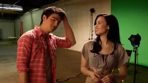 Oceans Bloopers - Joe Jonas and Demi Lovato 0888