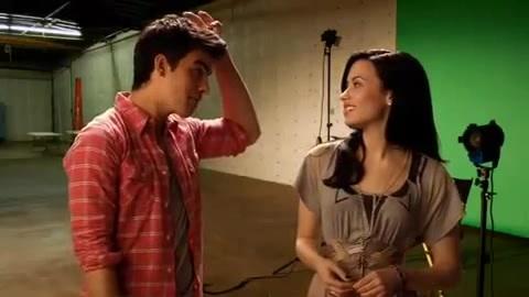 Oceans Bloopers - Joe Jonas and Demi Lovato 0897