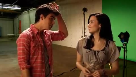 Oceans Bloopers - Joe Jonas and Demi Lovato 0901
