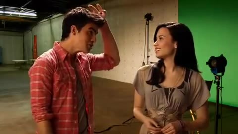 Oceans Bloopers - Joe Jonas and Demi Lovato 0902