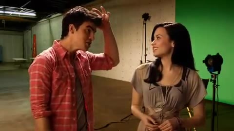 Oceans Bloopers - Joe Jonas and Demi Lovato 0904