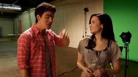 Oceans Bloopers - Joe Jonas and Demi Lovato 0906