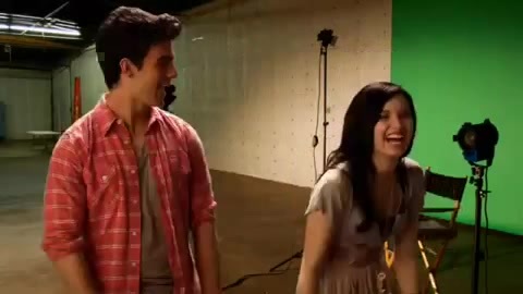 Oceans Bloopers - Joe Jonas and Demi Lovato 0909