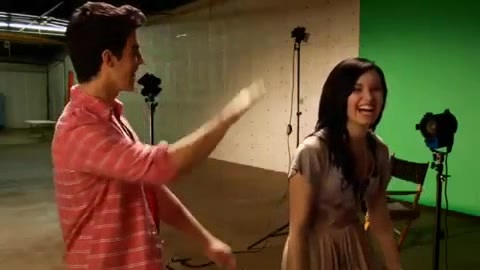 Oceans Bloopers - Joe Jonas and Demi Lovato 0913