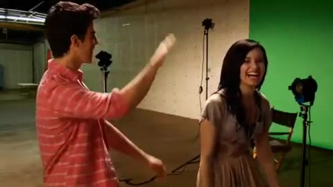 Oceans Bloopers - Joe Jonas and Demi Lovato 0914