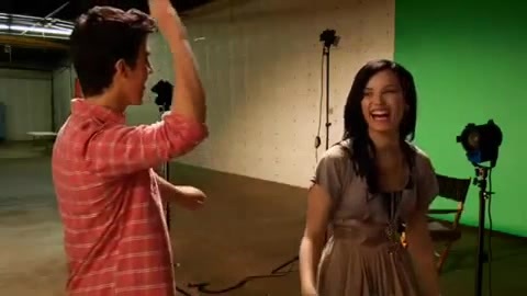 Oceans Bloopers - Joe Jonas and Demi Lovato 0917