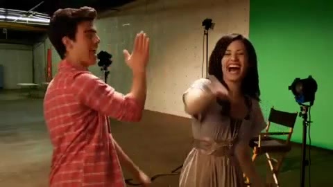 Oceans Bloopers - Joe Jonas and Demi Lovato 0927