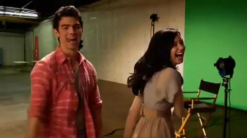 Oceans Bloopers - Joe Jonas and Demi Lovato 0932