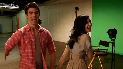 Oceans Bloopers - Joe Jonas and Demi Lovato 0934
