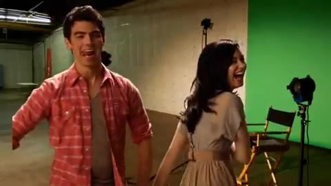 Oceans Bloopers - Joe Jonas and Demi Lovato 0935