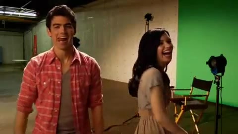 Oceans Bloopers - Joe Jonas and Demi Lovato 0938