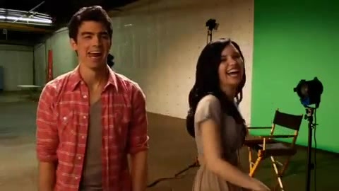 Oceans Bloopers - Joe Jonas and Demi Lovato 0939