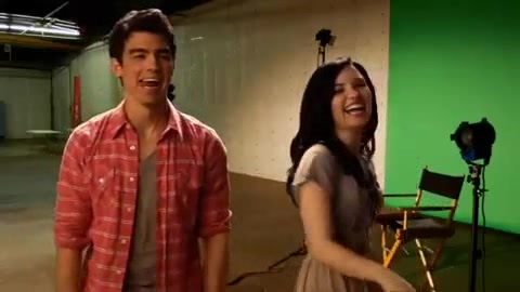 Oceans Bloopers - Joe Jonas and Demi Lovato 0940