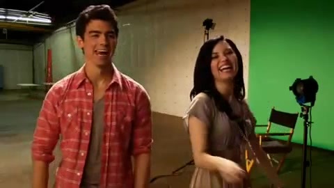 Oceans Bloopers - Joe Jonas and Demi Lovato 0941
