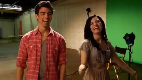 Oceans Bloopers - Joe Jonas and Demi Lovato 0943