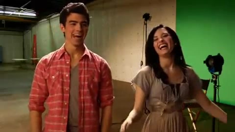 Oceans Bloopers - Joe Jonas and Demi Lovato 0945