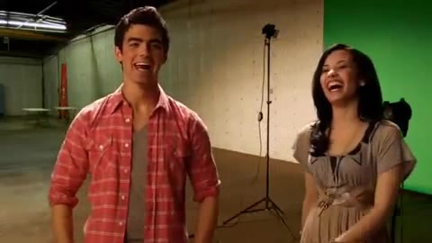 Oceans Bloopers - Joe Jonas and Demi Lovato 0952