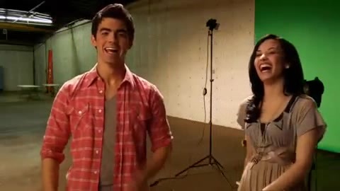 Oceans Bloopers - Joe Jonas and Demi Lovato 0953