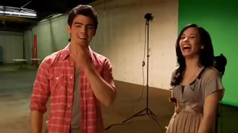Oceans Bloopers - Joe Jonas and Demi Lovato 0955