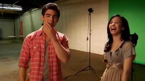 Oceans Bloopers - Joe Jonas and Demi Lovato 0956