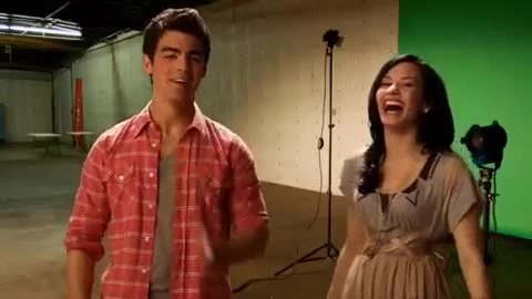 Oceans Bloopers - Joe Jonas and Demi Lovato 0961
