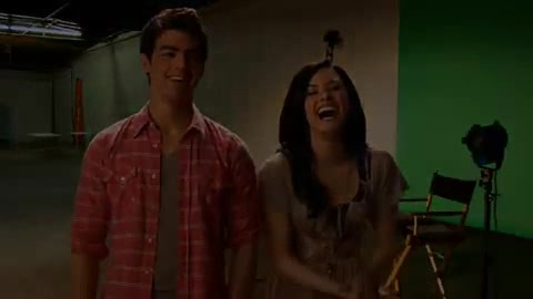 Oceans Bloopers - Joe Jonas and Demi Lovato 0975