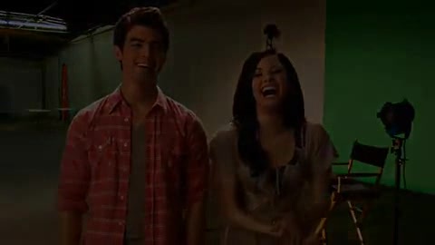 Oceans Bloopers - Joe Jonas and Demi Lovato 0977