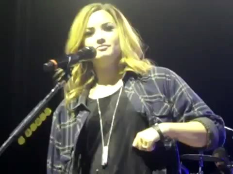 bscap0000 - Demi Answers Fans Question WOULD YOU GO LESBIAN FOR LOVATICS Sao Paulo Brazil