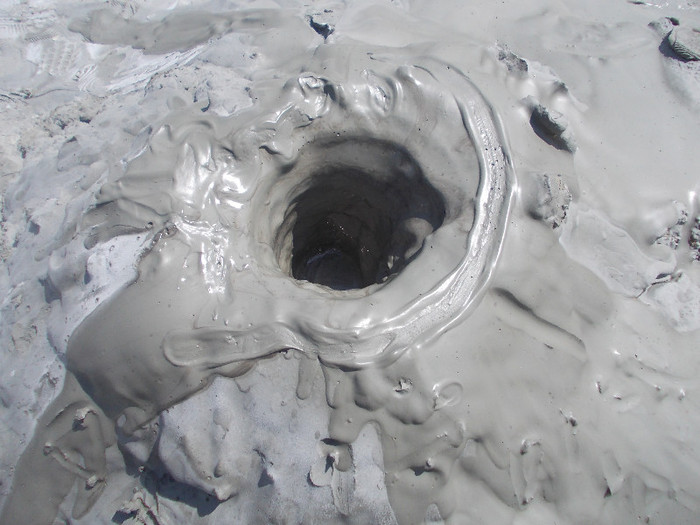 aaa 038 - 20- EXCURSIE LA VULCANII NOROIOSI SI MANASTIRILE RATESTI SI GHIGHIU