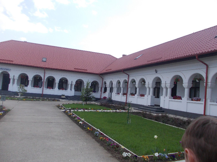 MANASTIREA GHIGHIU - 20- EXCURSIE LA VULCANII NOROIOSI SI MANASTIRILE RATESTI SI GHIGHIU