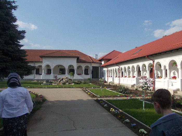 MANASTIREA GHIGHIU - 20- EXCURSIE LA VULCANII NOROIOSI SI MANASTIRILE RATESTI SI GHIGHIU