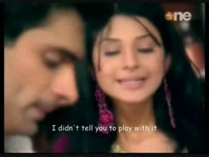 00_02_42 - jennifer winget 4