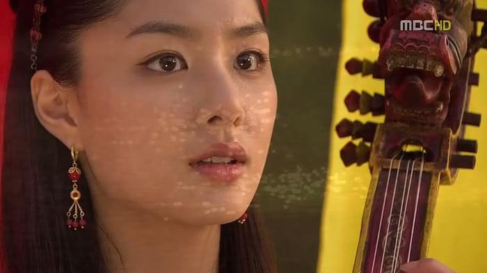 Dar,nu vezi ca nu e interesata aici...si vrea acasa....:)