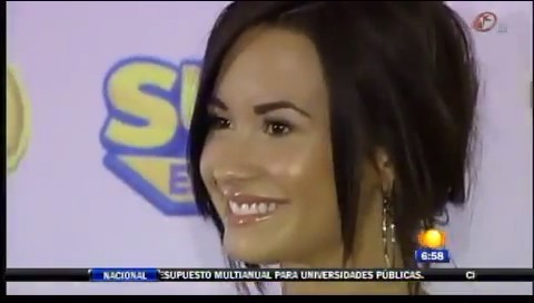 bscap0056 - Demi - Entrevista en Mexico Soy Fan de Danna Paola