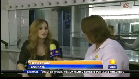 bscap0115 - Demi - Entrevista en Mexico Soy Fan de Danna Paola