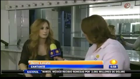 bscap0122 - Demi - Entrevista en Mexico Soy Fan de Danna Paola