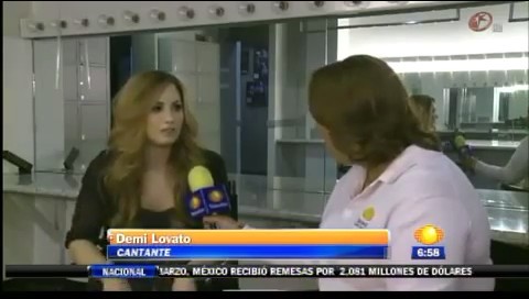bscap0123 - Demi - Entrevista en Mexico Soy Fan de Danna Paola