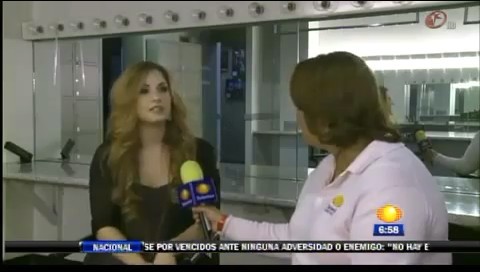 bscap0267 - Demi - Entrevista en Mexico Soy Fan de Danna Paola