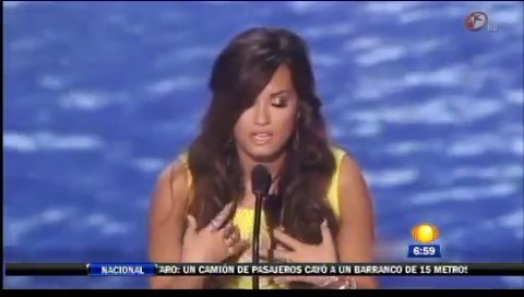 bscap0346 - Demi - Entrevista en Mexico Soy Fan de Danna Paola