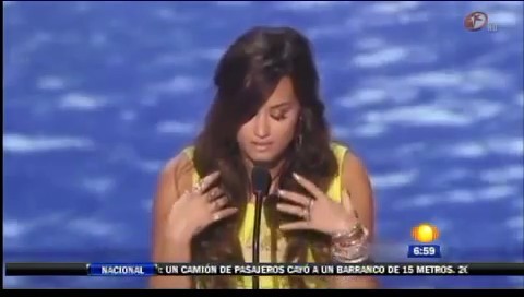 bscap0348 - Demi - Entrevista en Mexico Soy Fan de Danna Paola