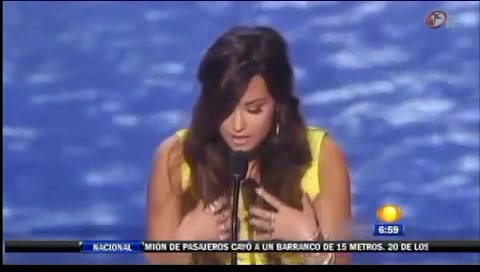 bscap0352 - Demi - Entrevista en Mexico Soy Fan de Danna Paola