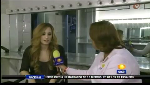 bscap0359 - Demi - Entrevista en Mexico Soy Fan de Danna Paola
