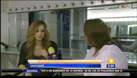 bscap0363 - Demi - Entrevista en Mexico Soy Fan de Danna Paola