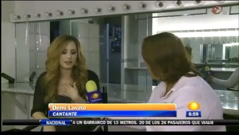 bscap0365 - Demi - Entrevista en Mexico Soy Fan de Danna Paola