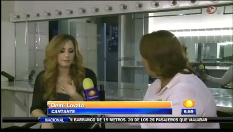 bscap0367 - Demi - Entrevista en Mexico Soy Fan de Danna Paola